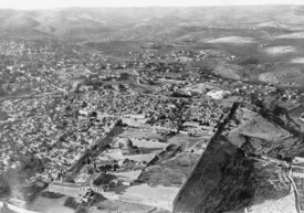Matson - Temple area from the s.e. corner, showing a greater part of the old city - LC-USZ62-137058.jpg